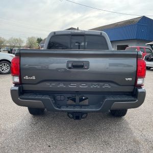 TOYOTA TACOMA SR V6 - 7