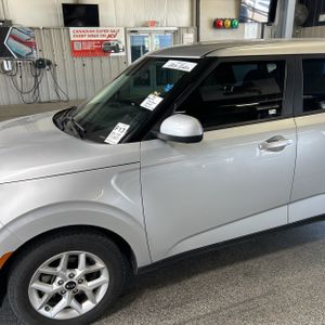 2021 KIA SOUL S 照片 2