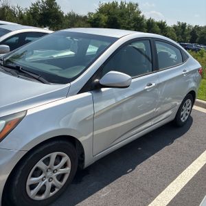 2013 Hyundai ACCENT GLS — фото 2