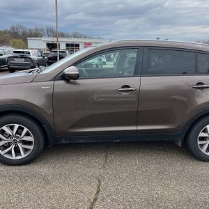 KIA SPORTAGE LX - 4