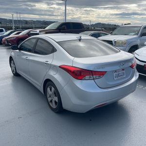 HYUNDAI ELANTRA GLS - 5