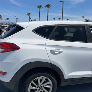 HYUNDAI TUCSON SE - 9