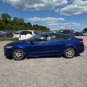 FORD FUSION SE - 3