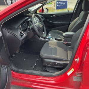 2017 Chevrolet CRUZE LT AUTO thumbnail 32