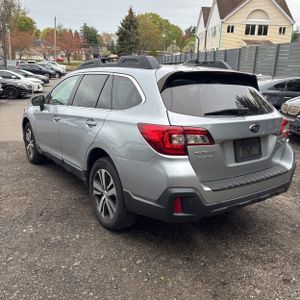 SUBARU OUTBACK 3.6R LIMITED - 5