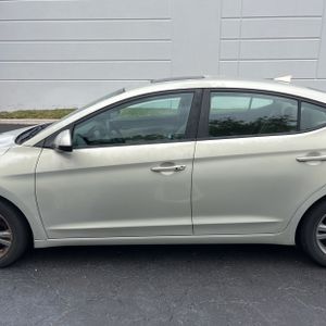 HYUNDAI ELANTRA VALUE EDITION - 4