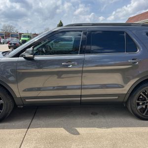 FORD EXPLORER XLT - 4