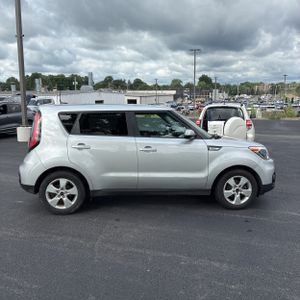 صورة 10 لـ 2017 KIA SOUL BASE