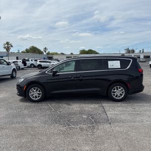 CHRYSLER VOYAGER LX - 3