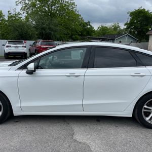 FORD FUSION SE - 4