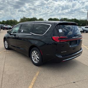 CHRYSLER PACIFICA TOURING L - 5