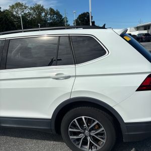2019 Volkswagen TIGUAN SE 4MOTION — фото 6