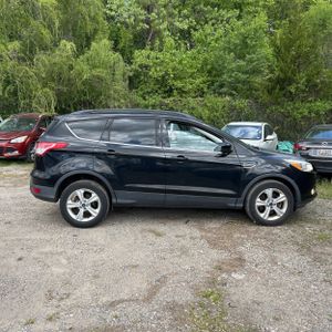 FORD ESCAPE SE - 10