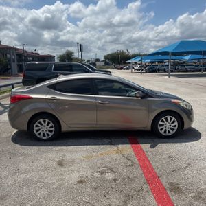 HYUNDAI ELANTRA GLS - 10