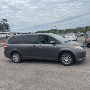 TOYOTA SIENNA - 10