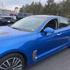 KIA STINGER PREMIUM - 2