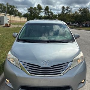 2016 Toyota SIENNA XLE 8-PASSENGER 照片 15