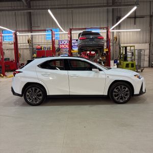 LEXUS UX 250H F SPORT HANDLING - 10