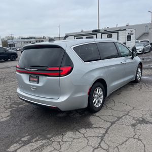 CHRYSLER PACIFICA TOURING L - 8