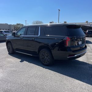 CHEVROLET SUBURBAN LS - 5