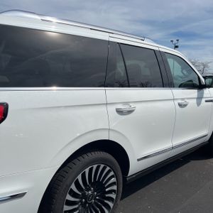 LINCOLN NAVIGATOR BLACK LABEL - 9