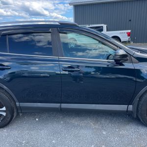 2017 Toyota RAV4 LE — миниатюра 11
