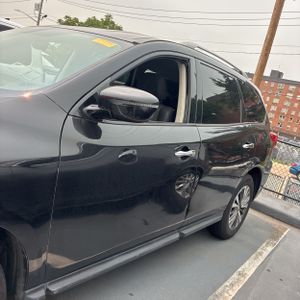 2017 Nissan PATHFINDER SV — фото 4