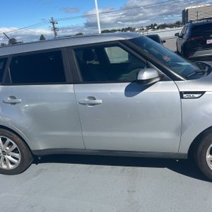 2017 KIA SOUL + — миниатюра 11