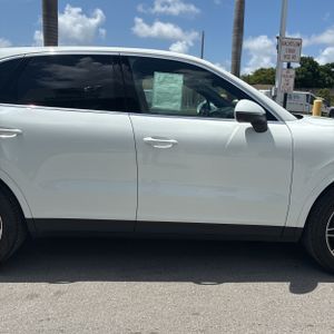 2025 Porsche CAYENNE thumbnail 11