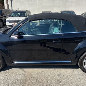 VOLKSWAGEN BEETLE CONVERTIBLE 2.5L PZEV - 4