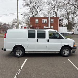 CHEVROLET EXPRESS 2500 - 10