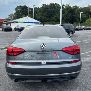 2017 Volkswagen PASSAT 1.8T R-LINE — фото 7