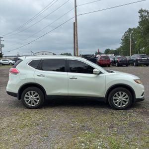 2015 Nissan ROGUE S 照片 10
