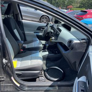 2012 Toyota PRIUS C TWO — миниатюра 32