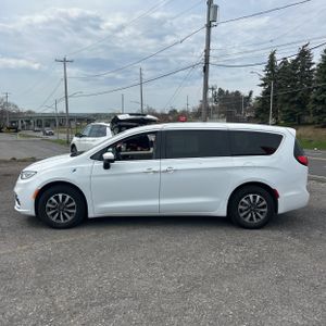 CHRYSLER PACIFICA HYBRID TOURING L - 3