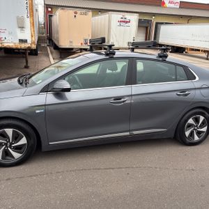 HYUNDAI IONIQ HYBRID SEL - 4