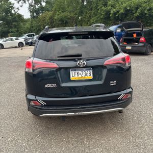 2017 Toyota RAV4 XLE — фото 7