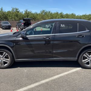 MERCEDES-BENZ GLA - 4