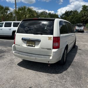 CHRYSLER TOWN & COUNTRY TOURING - 8