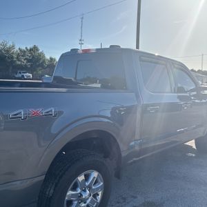 2022 FORD F-150 LARIAT photo 8
