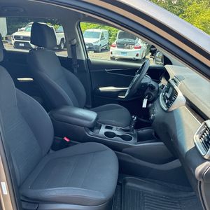 صورة مصغرة 32 لـ 2017 KIA SORENTO LX
