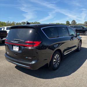 CHRYSLER PACIFICA HYBRID LIMITED - 8