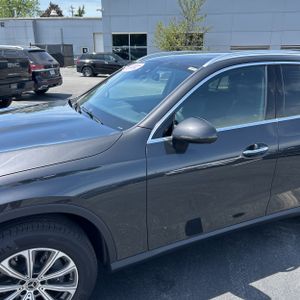 2026 Mercedes-BENZ GLC photo 2