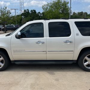 CHEVROLET SUBURBAN - 4