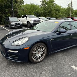 2015 Porsche PANAMERA 4 photo 2