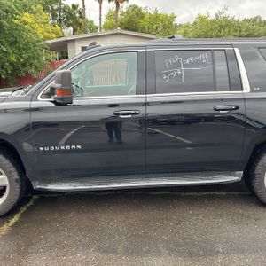 CHEVROLET SUBURBAN LT - 4