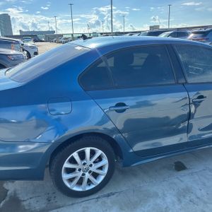 صورة 9 لـ 2015 Volkswagen JETTA 1.8T SE