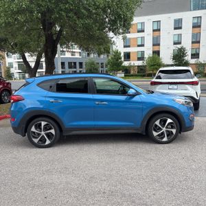 HYUNDAI TUCSON LIMITED - 10