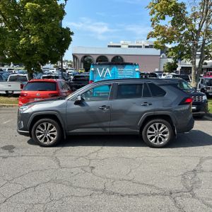 2020 Toyota RAV4 XLE PREMIUM — фото 3