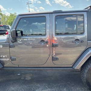 صورة 4 لـ 2017 JEEP WRANGLER UNLIMITED SAHARA